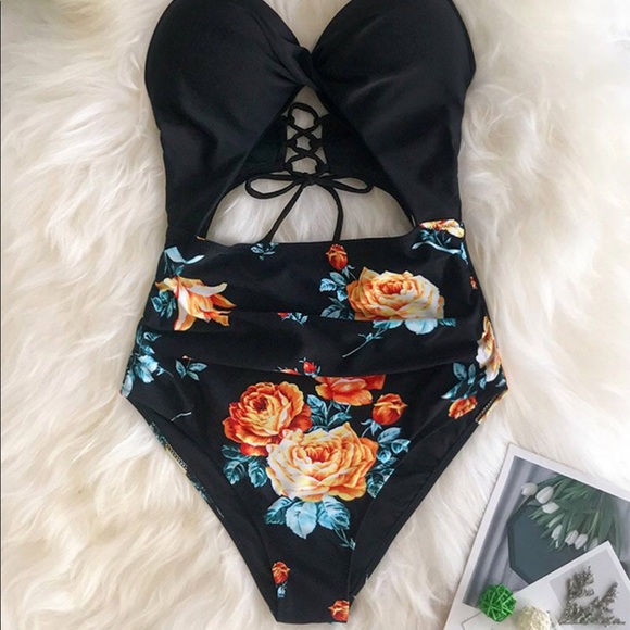 CUPSHE one piece size Small, NWOT - Picture 2 of 9